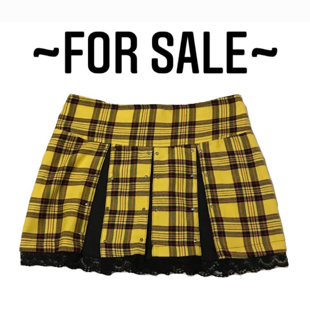⭐️Hot Topic plaid skirt⭐️